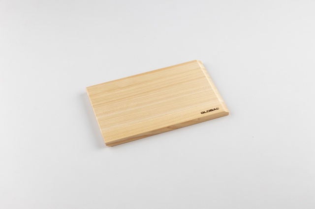 取り回しの良いコンパクトサイズのまな板